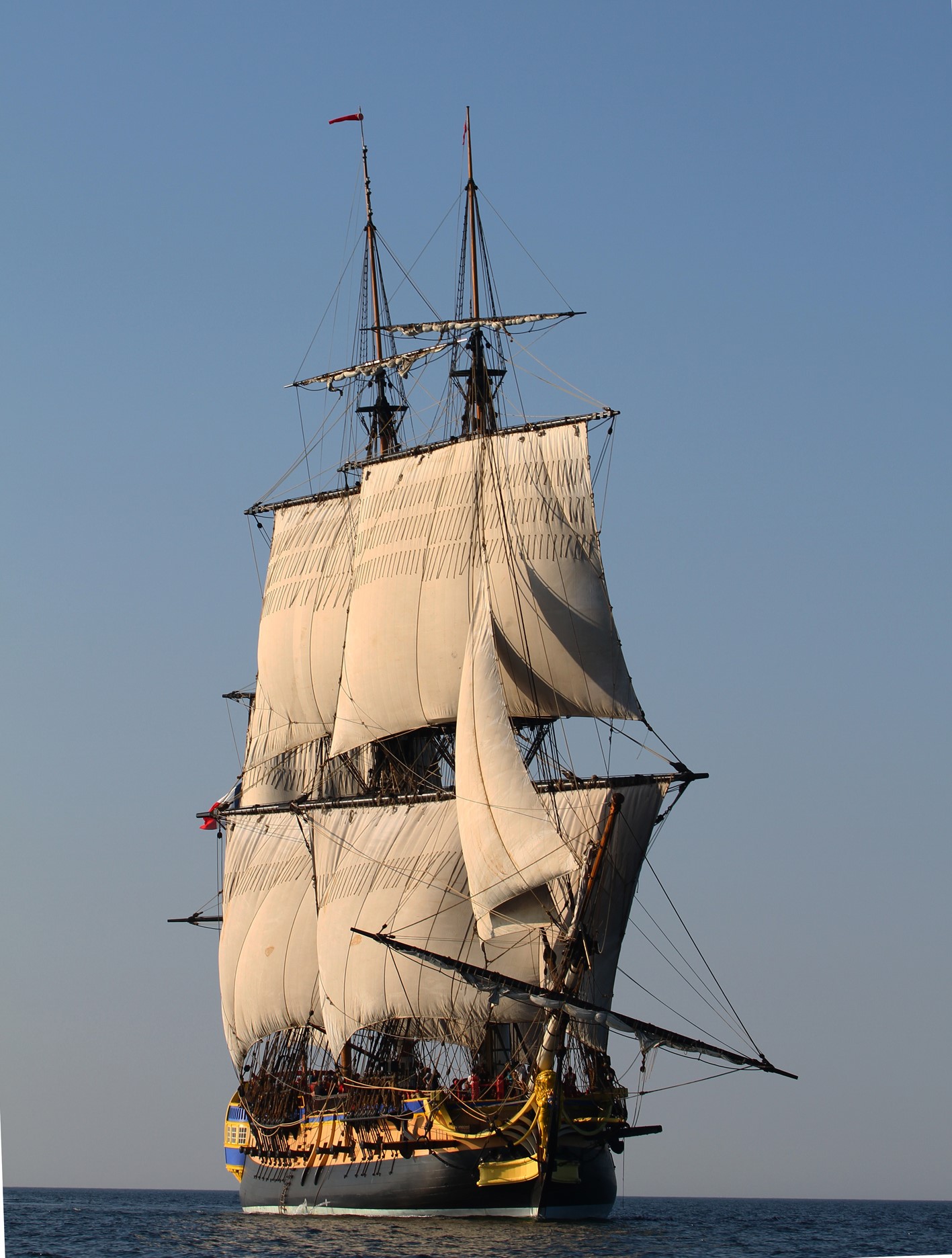 Фрегат 18. Парусный корабль 17 века Фрегат. Парусный корабль 17 века шхуна. Фрегат Hermione. Фрегат военный корабль 17 века.